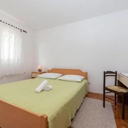 Ante Apartment *